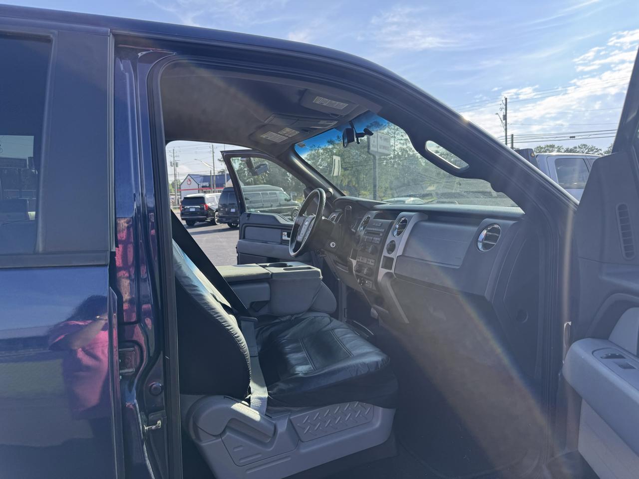 Ford F-150 4WD SuperCrew 145" Platinum 2012