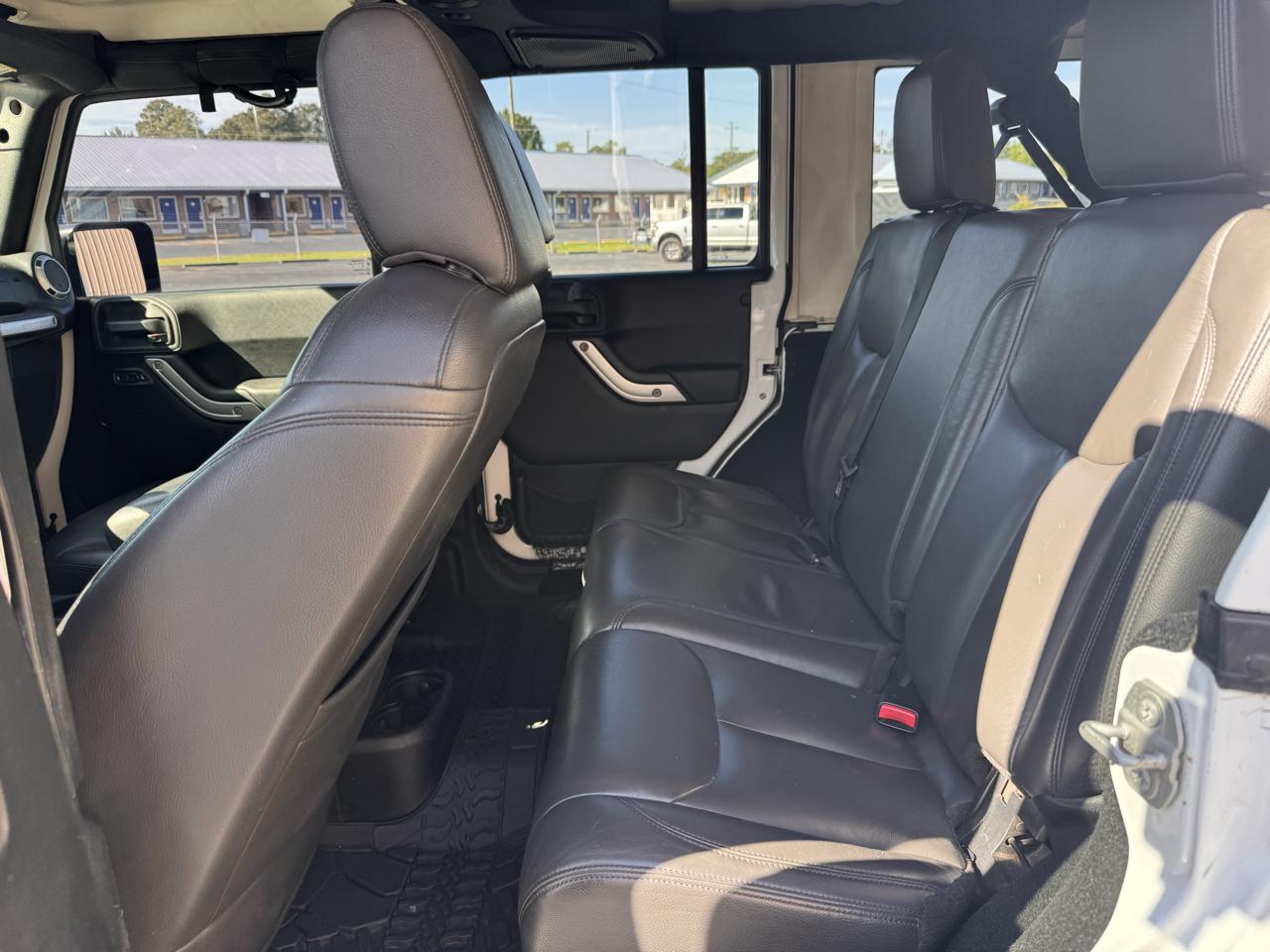 Jeep Wrangler Unlimited 4WD 4dr Sahara 2015
