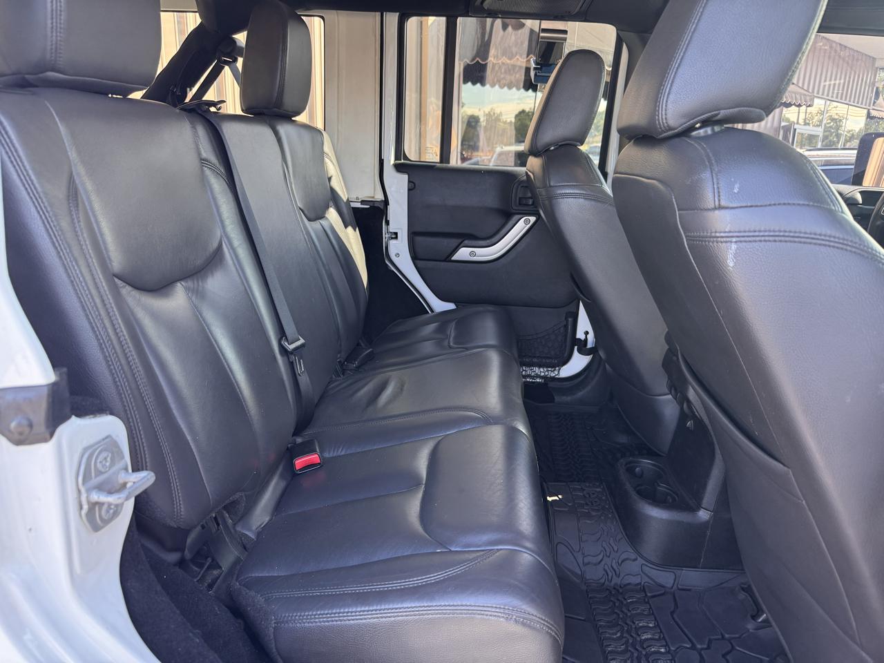 Jeep Wrangler Unlimited 4WD 4dr Sahara 2015