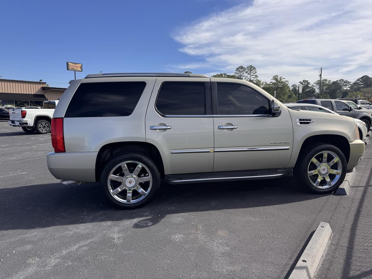 Cadillac Escalade 2WD 4dr Luxury 2013