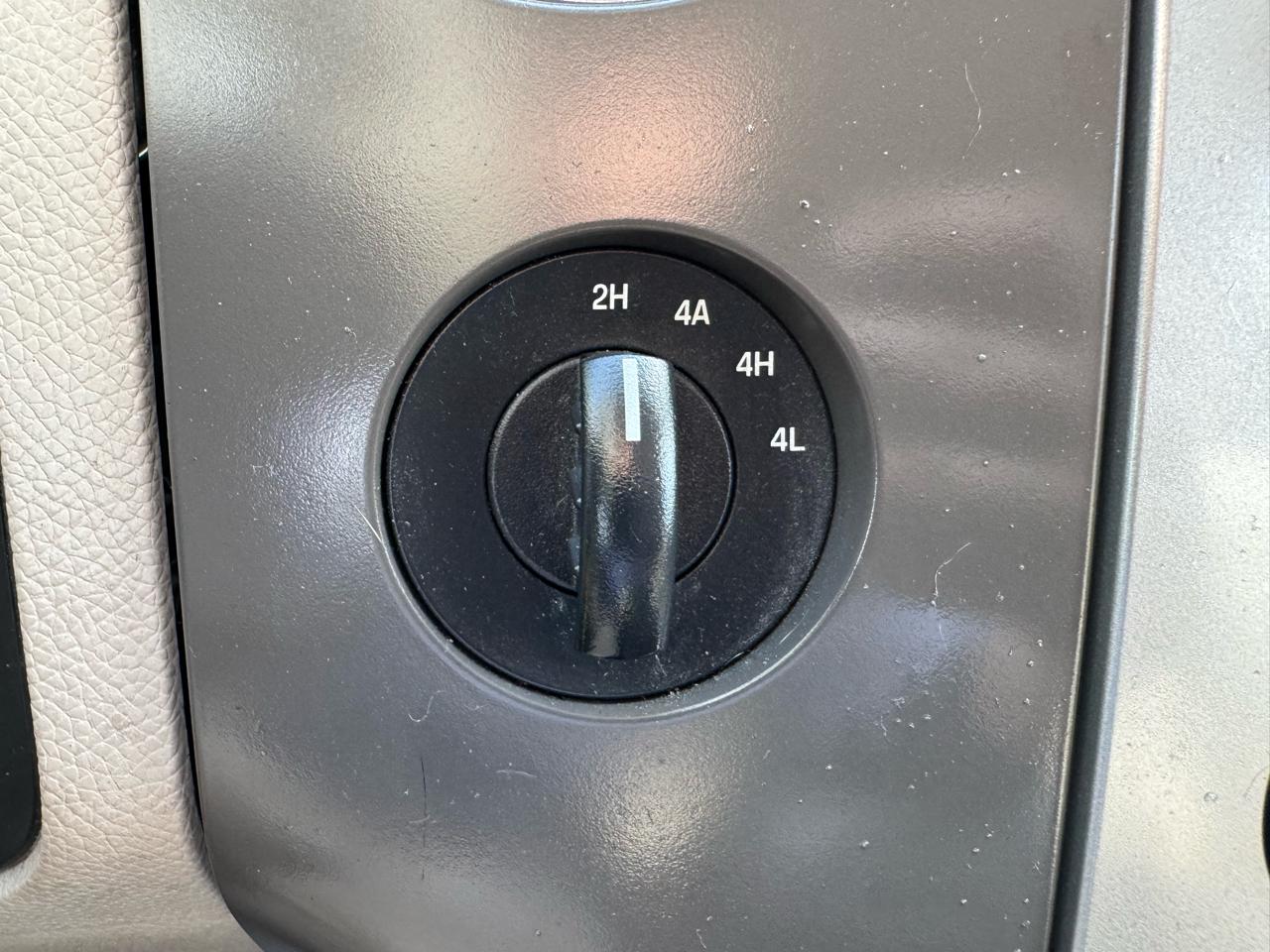 Ford Expedition 4WD 4dr King Ranch 2011