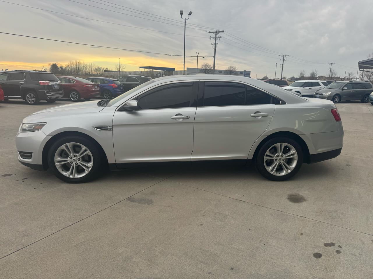 Ford Taurus SEL FWD 2018