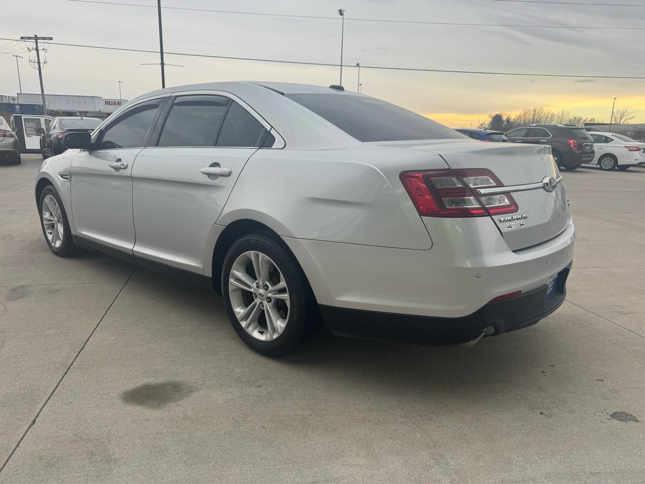 Ford Taurus SEL FWD 2018