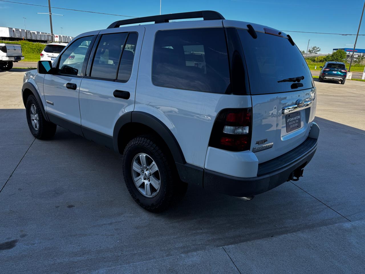 Ford Explorer 4dr 114" WB 4.6L XLT 4WD 2006