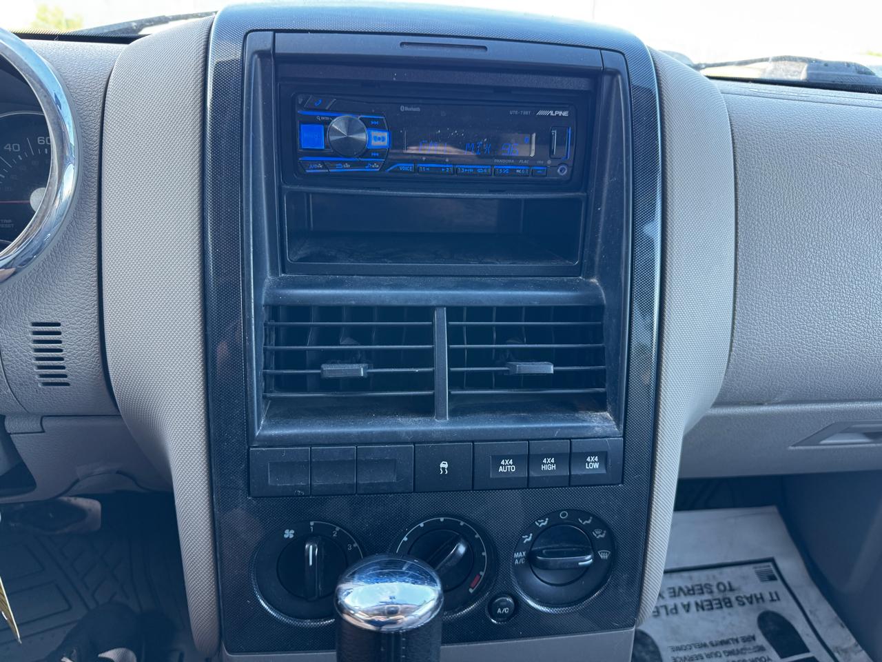 Ford Explorer 4dr 114" WB 4.6L XLT 4WD 2006