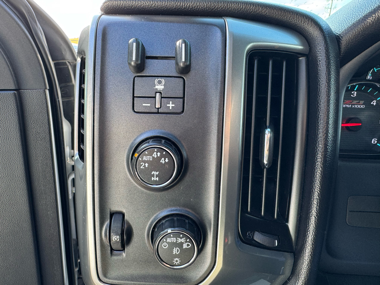 Chevrolet Silverado 1500 4WD Double Cab 143.5" LT w/2LT 2016