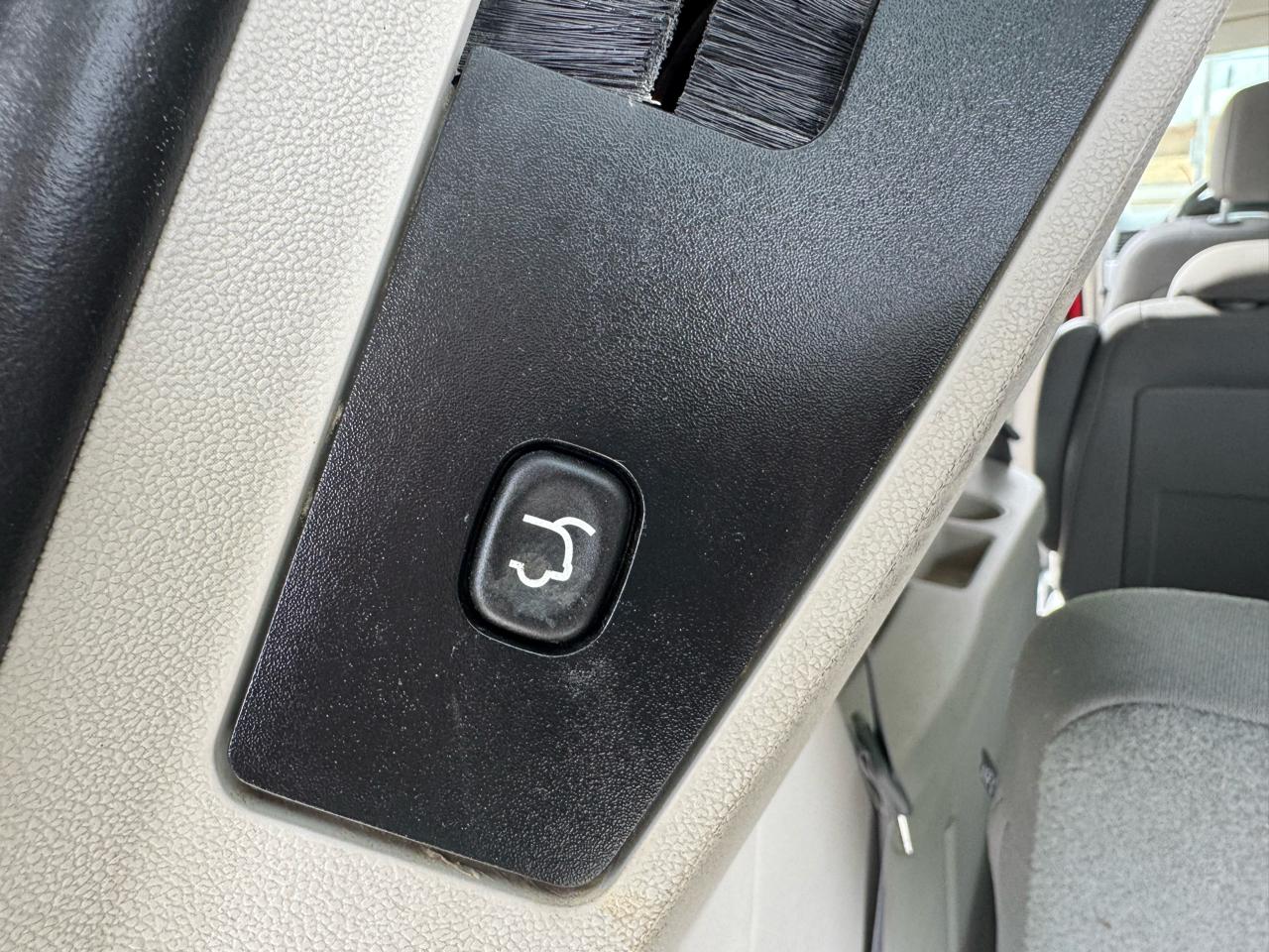 Chrysler Town & Country 4dr Wgn Touring 2009