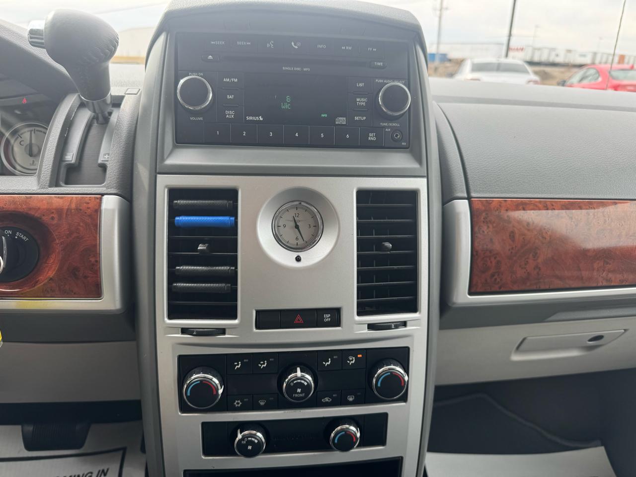 Chrysler Town & Country 4dr Wgn Touring 2009