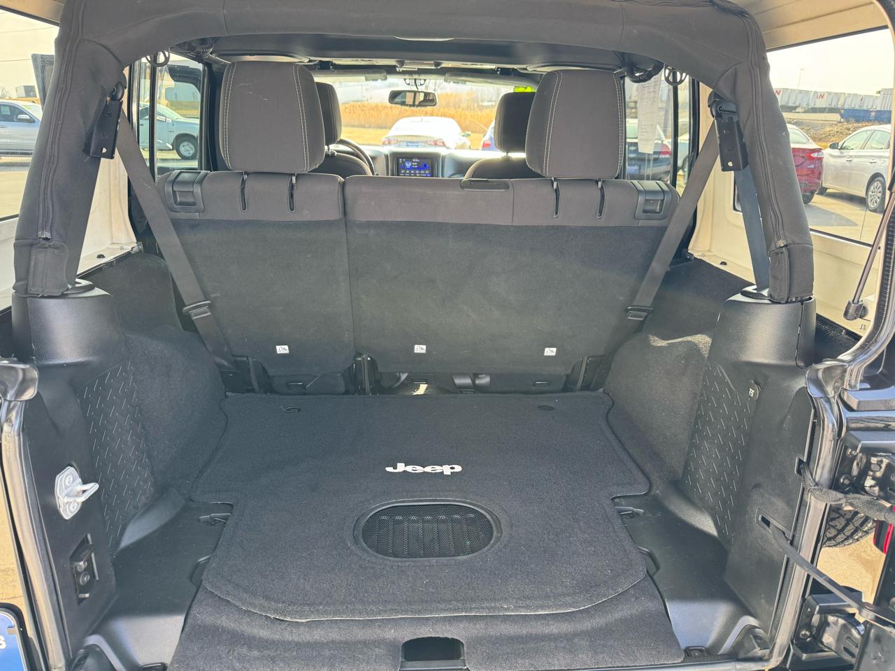 Jeep Wrangler Unlimited 4WD 4dr Sahara 2015