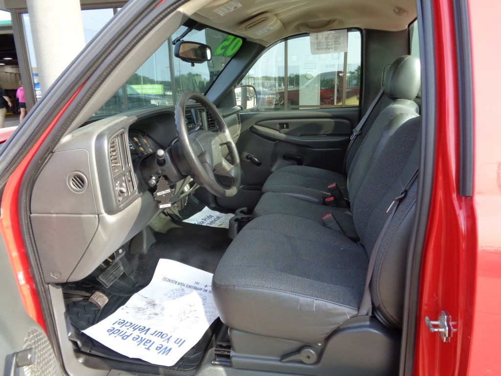 Chevrolet Silverado 2500HD Reg Cab 133" WB 4WD Work Truck 2005