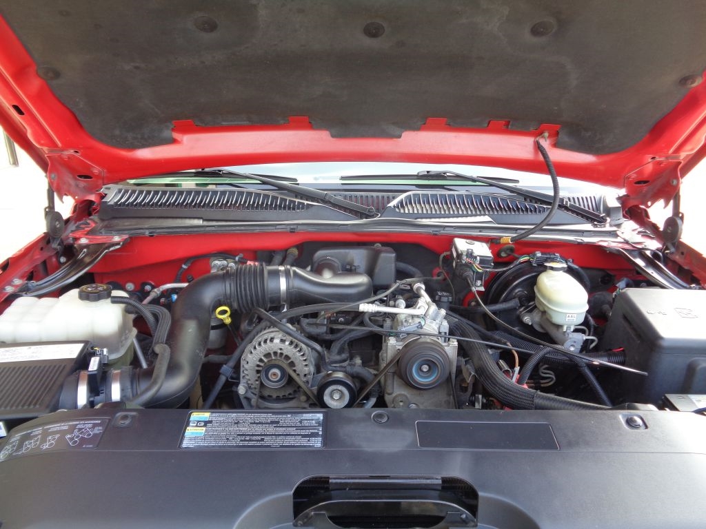 Chevrolet Silverado 2500HD Reg Cab 133" WB 4WD Work Truck 2005