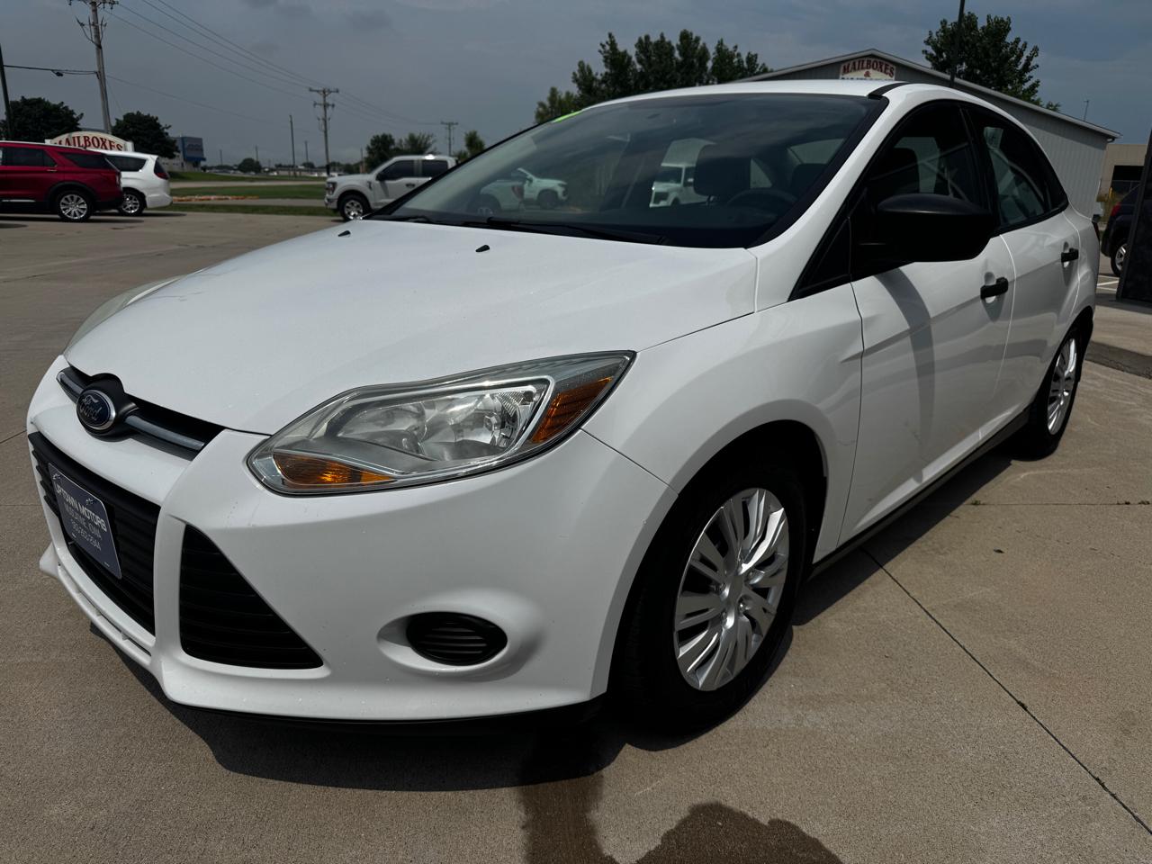 Ford Focus 4dr Sdn S 2014