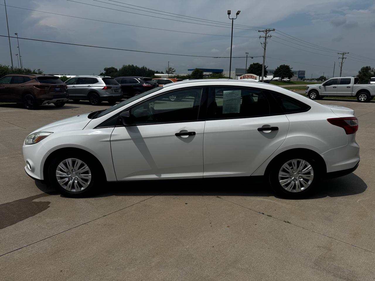 Ford Focus 4dr Sdn S 2014