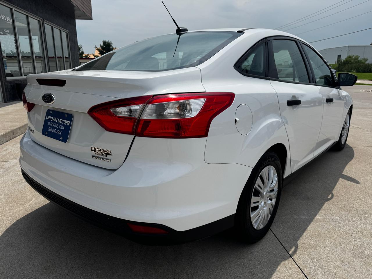 Ford Focus 4dr Sdn S 2014