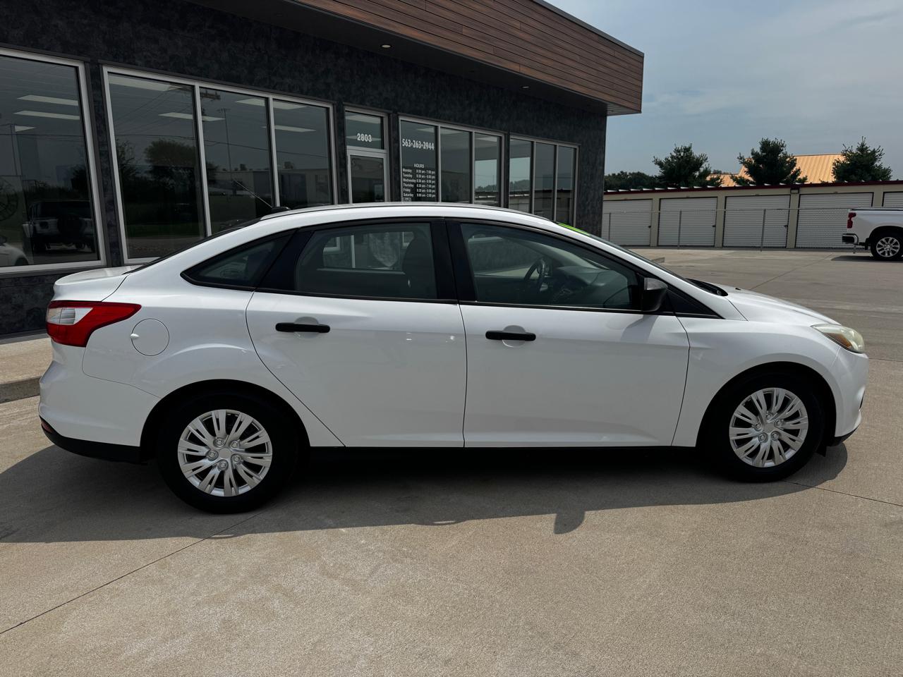 Ford Focus 4dr Sdn S 2014