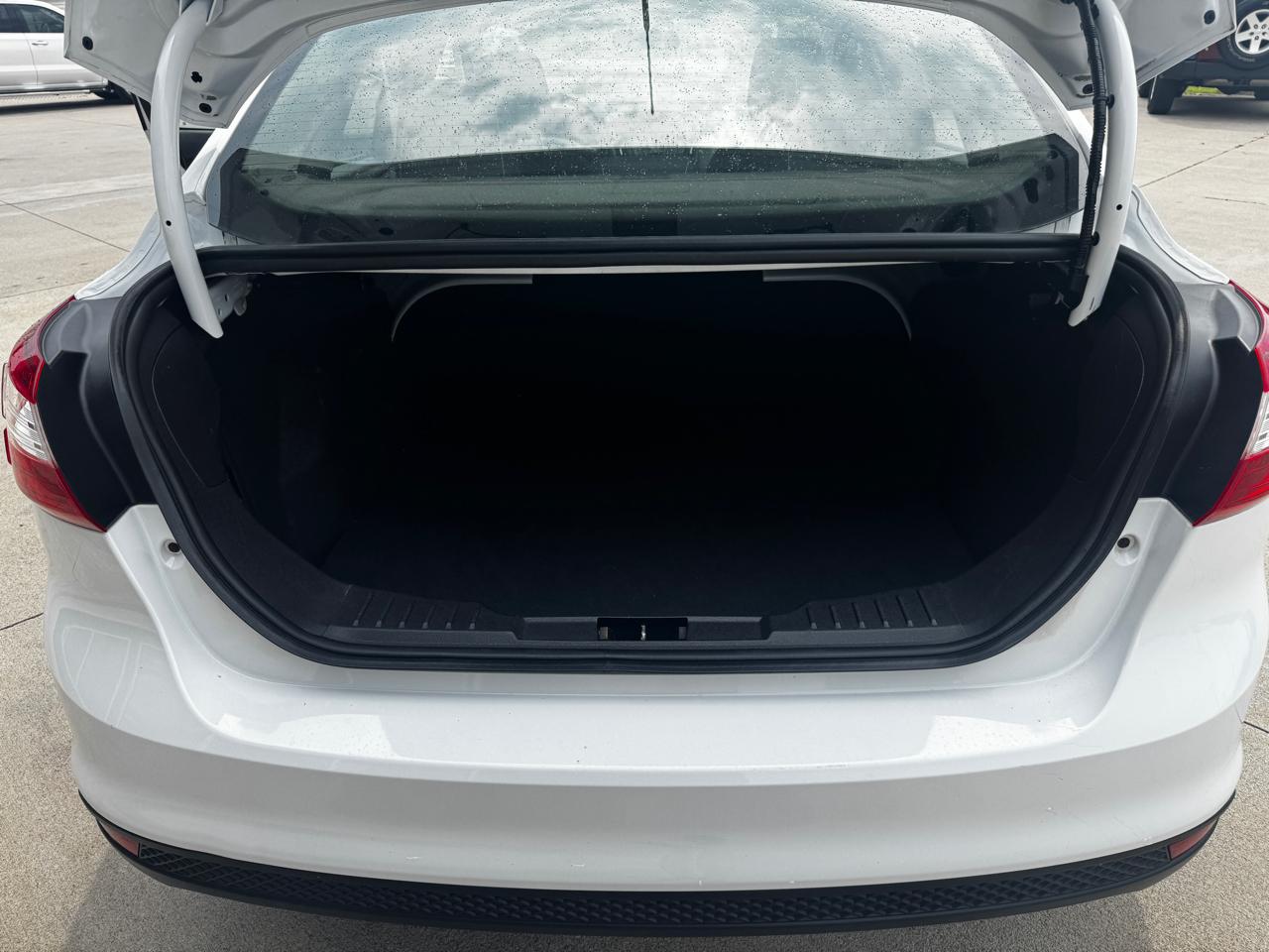 Ford Focus 4dr Sdn S 2014