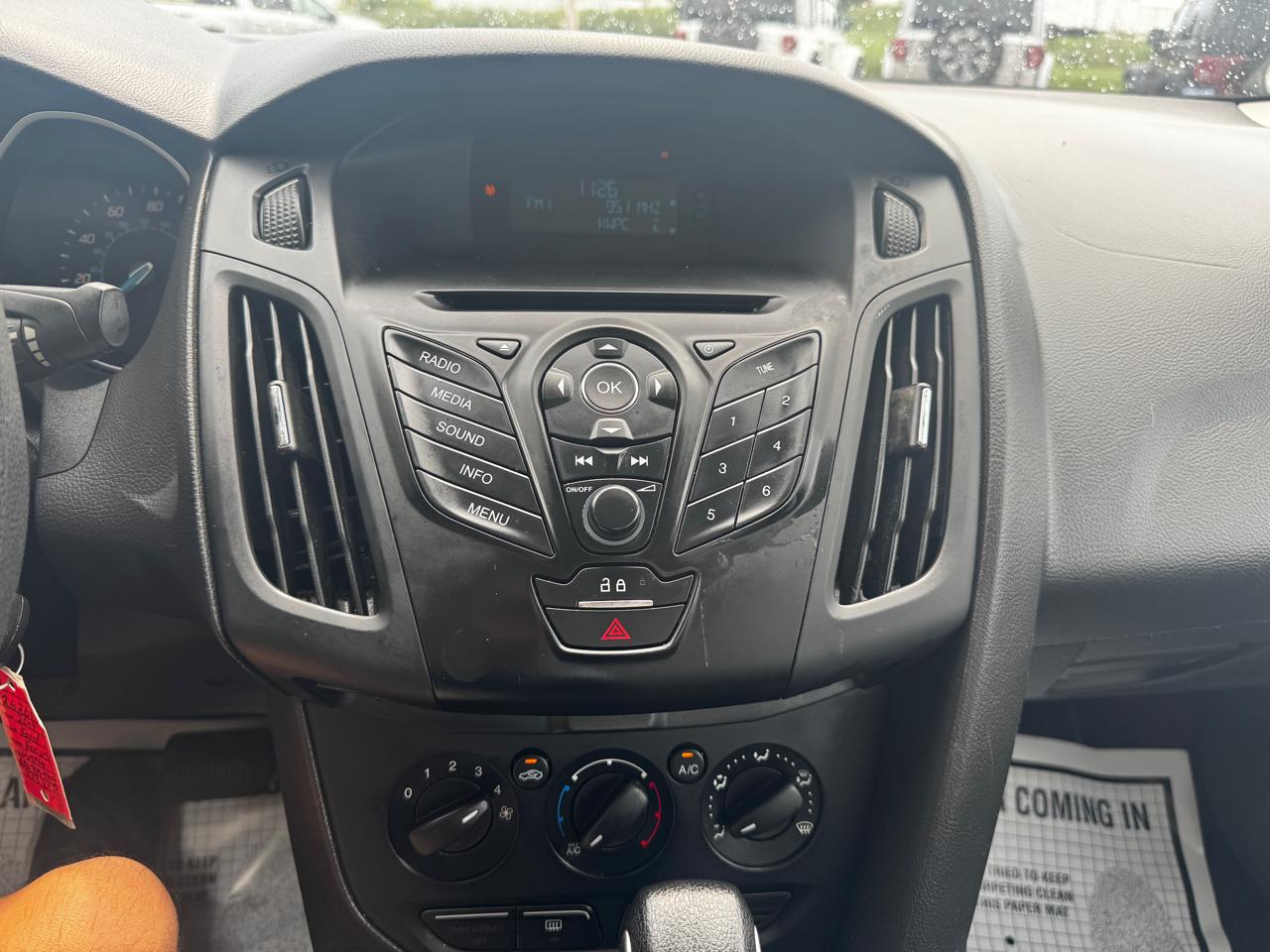 Ford Focus 4dr Sdn S 2014