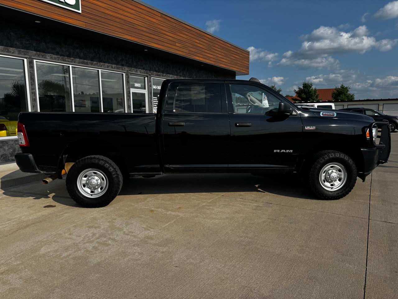RAM 2500 Tradesman 4x4 Crew Cab 6'4" Box 2019