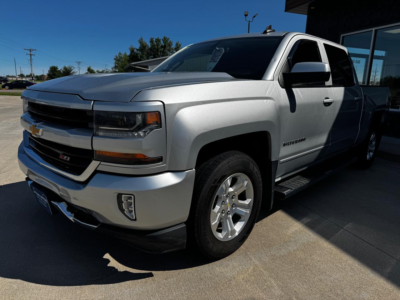 Chevrolet Silverado 1500 4WD Crew Cab 143.5" LT w/2LT 2017