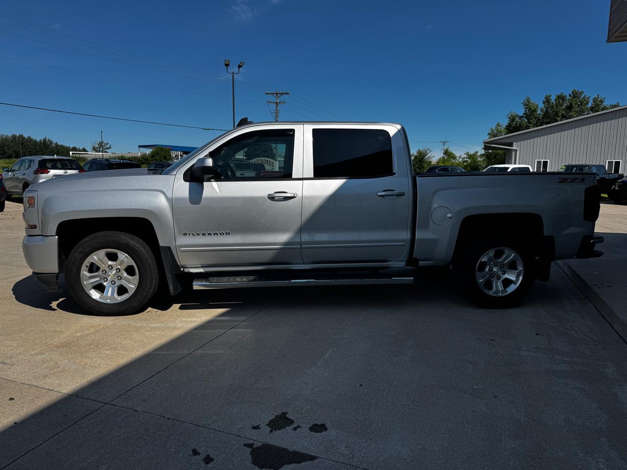 Chevrolet Silverado 1500 4WD Crew Cab 143.5" LT w/2LT 2017