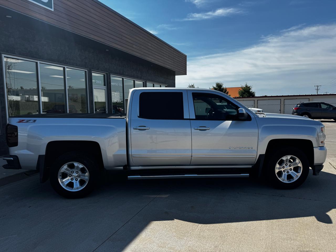 Chevrolet Silverado 1500 4WD Crew Cab 143.5" LT w/2LT 2017