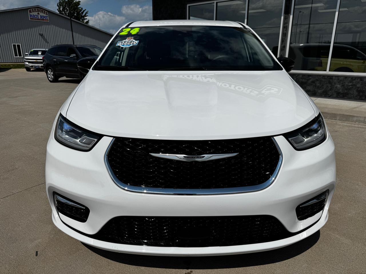 Chrysler Pacifica Touring L FWD 2024
