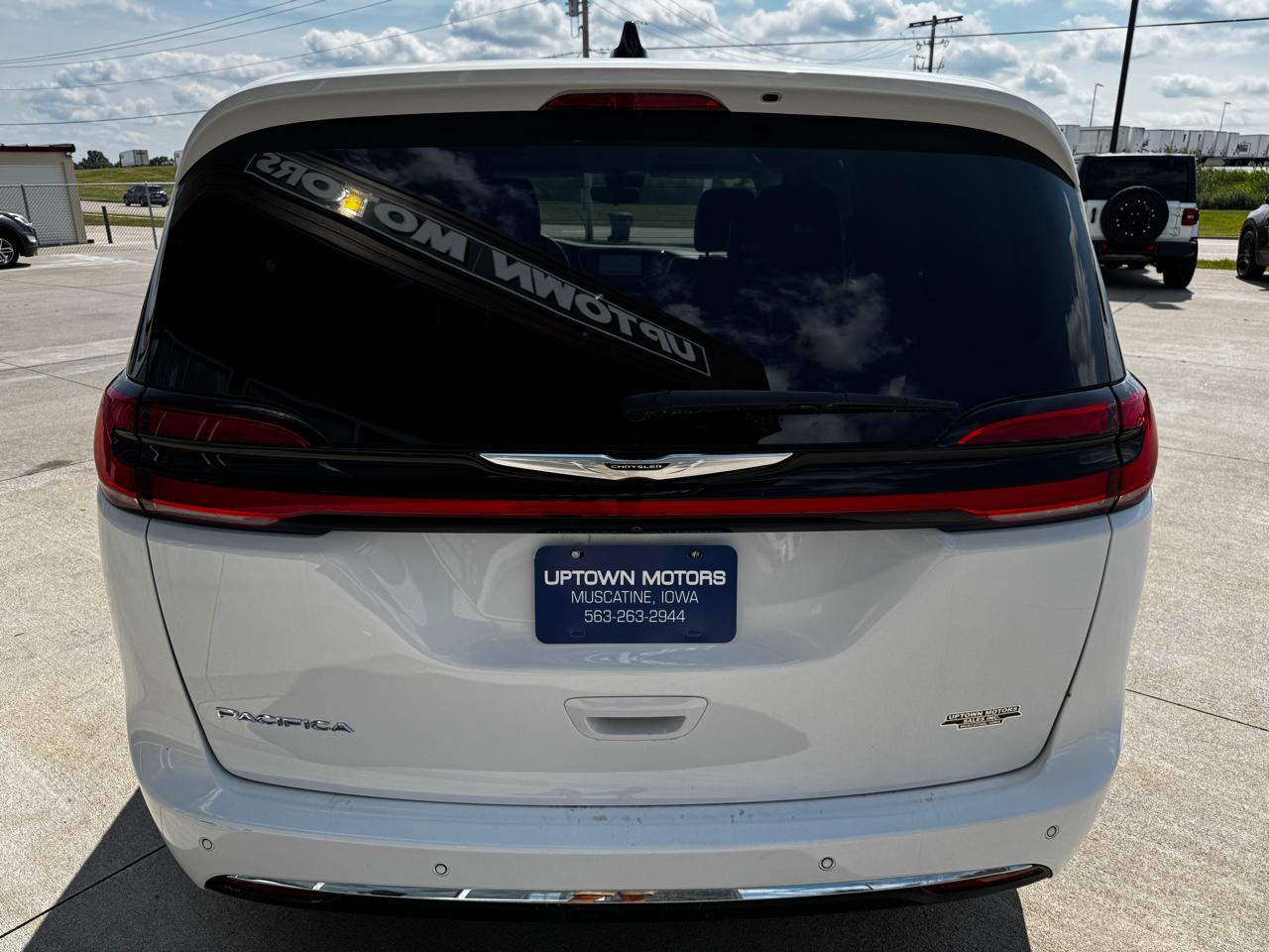Chrysler Pacifica Touring L FWD 2024