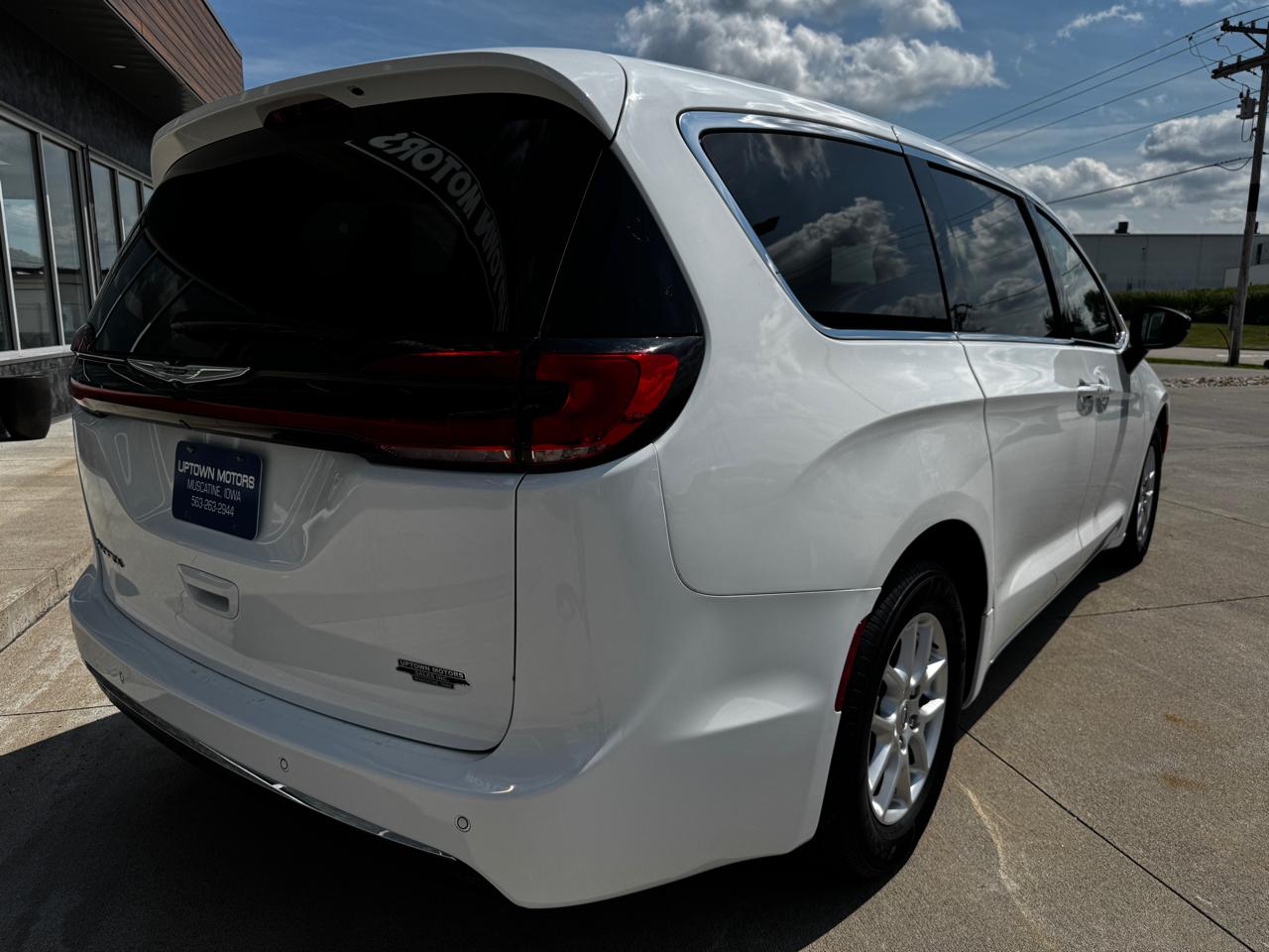 Chrysler Pacifica Touring L FWD 2024