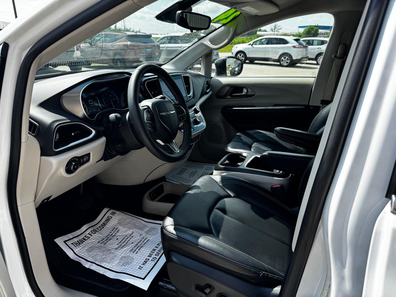 Chrysler Pacifica Touring L FWD 2024