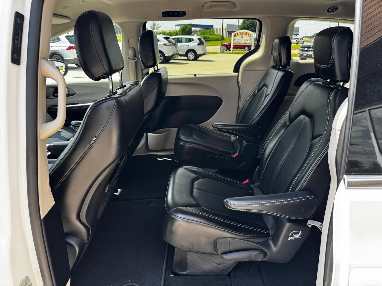 Chrysler Pacifica Touring L FWD 2024