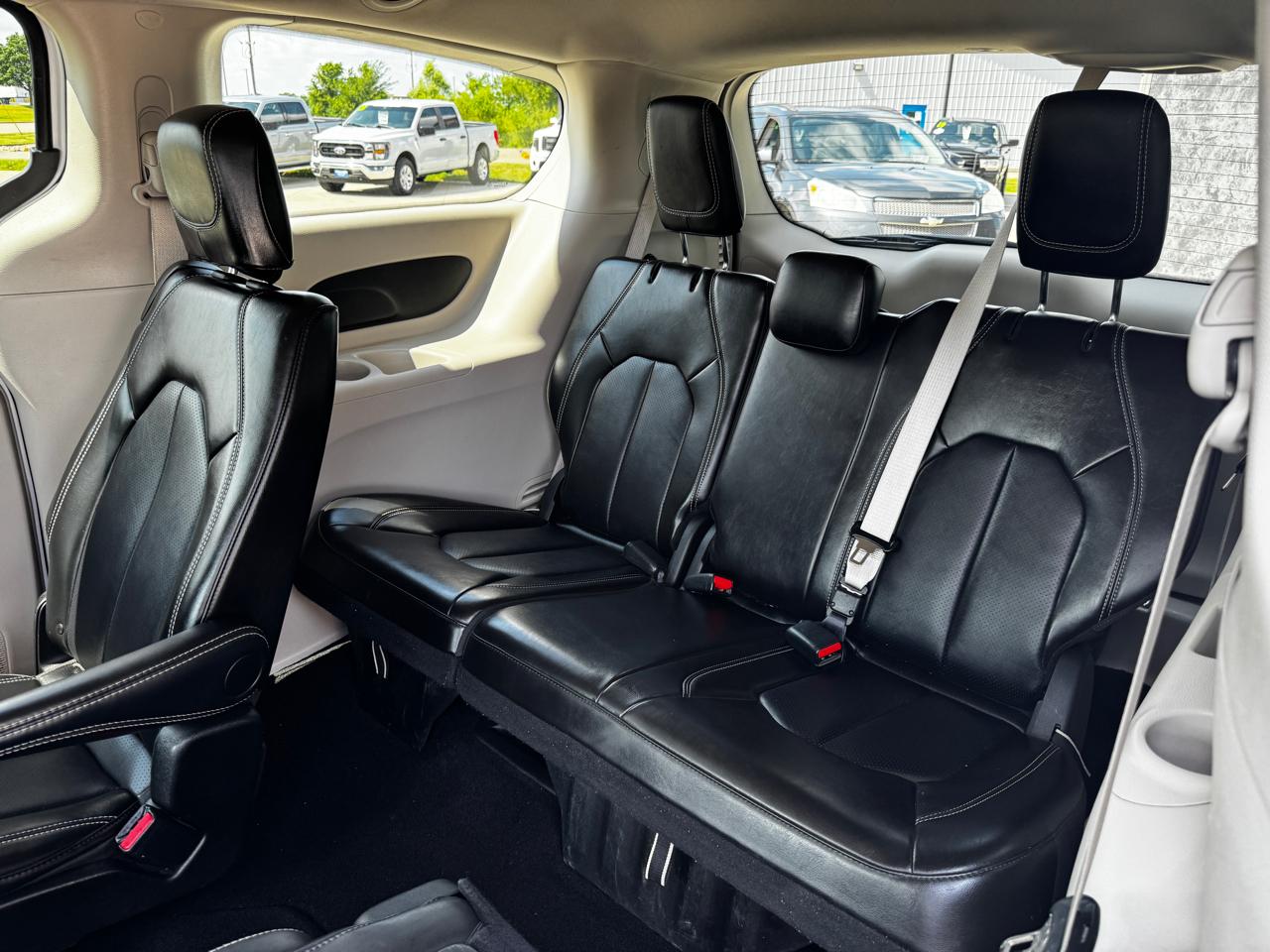 Chrysler Pacifica Touring L FWD 2024
