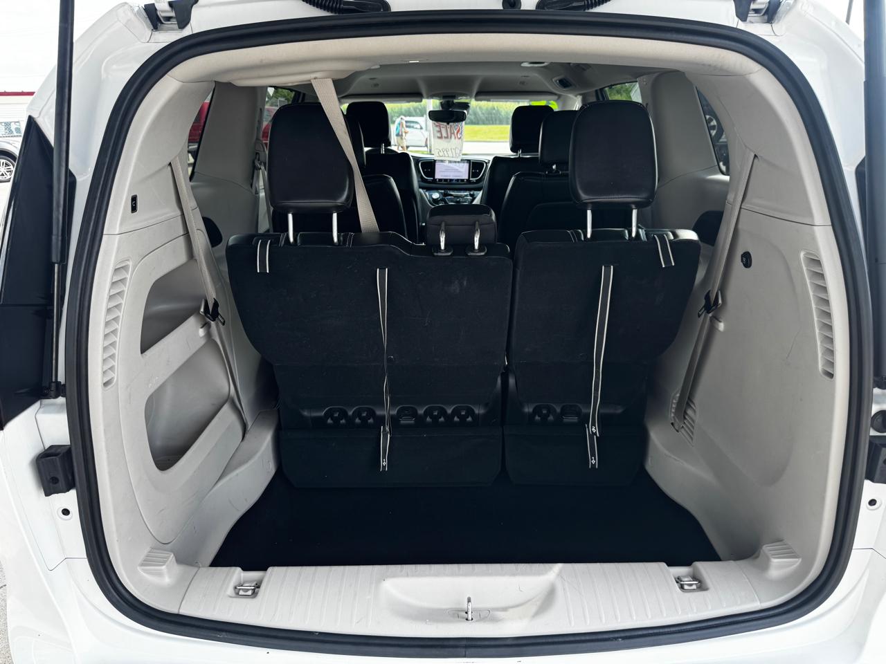 Chrysler Pacifica Touring L FWD 2024