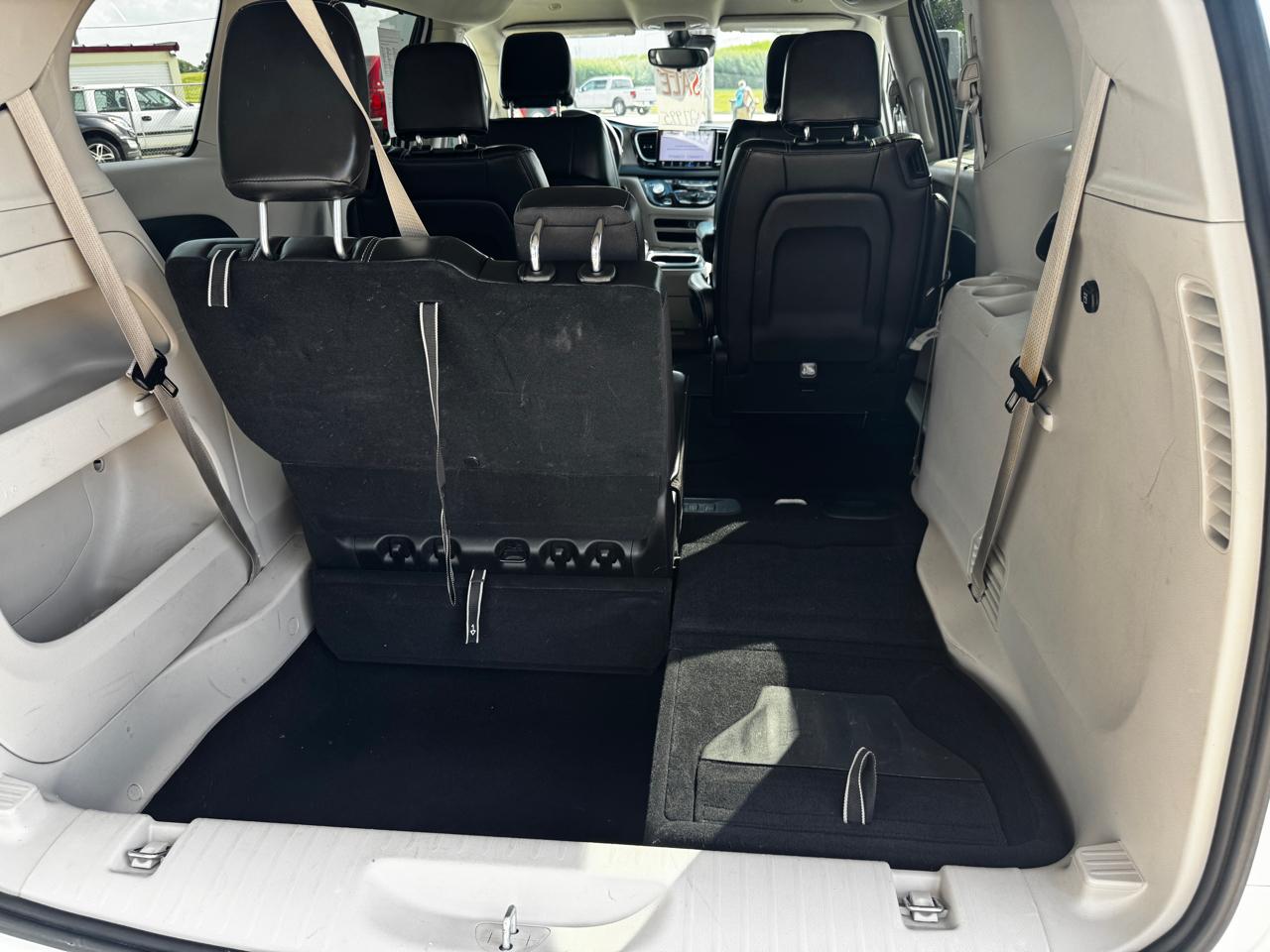 Chrysler Pacifica Touring L FWD 2024