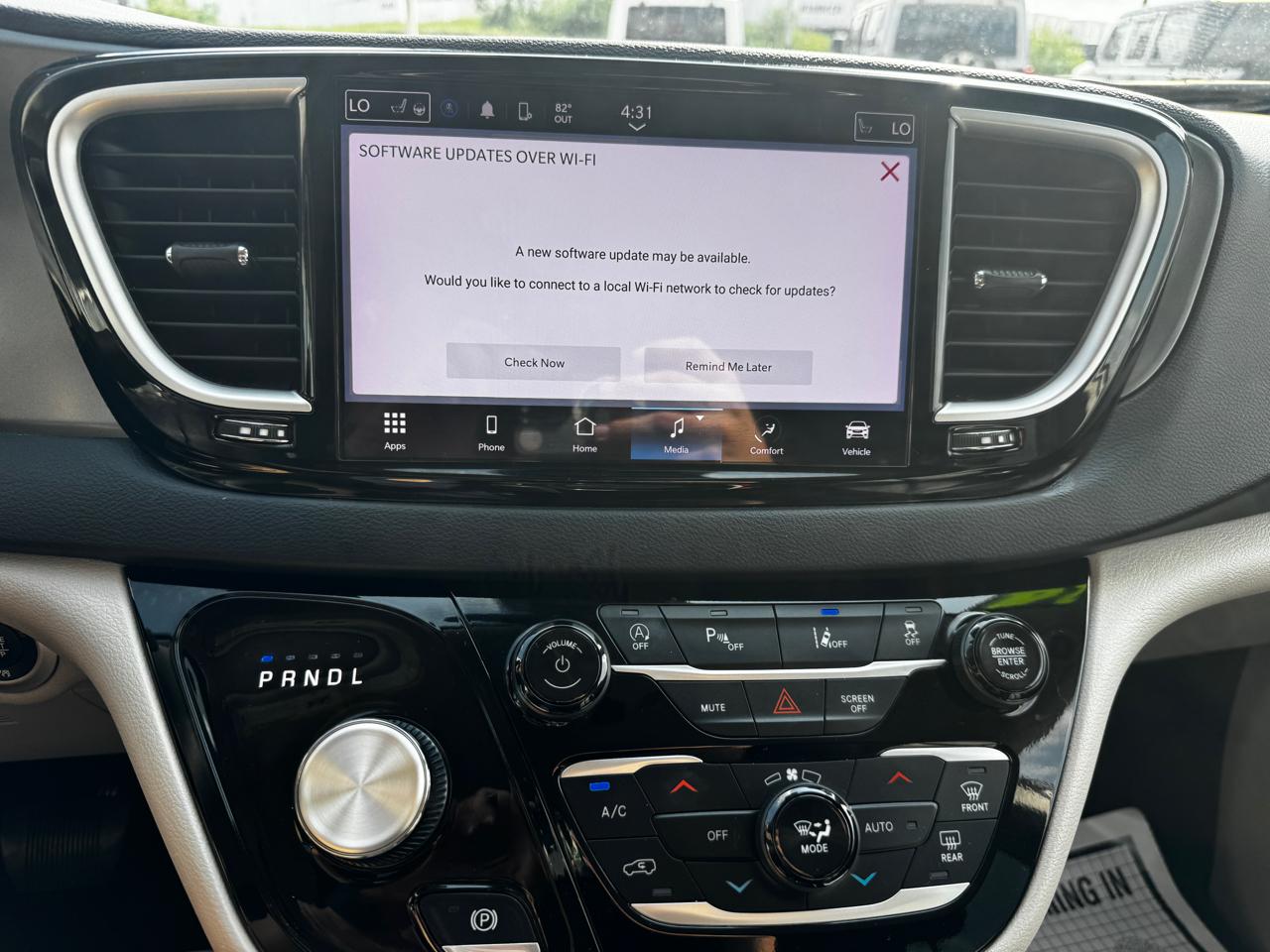 Chrysler Pacifica Touring L FWD 2024