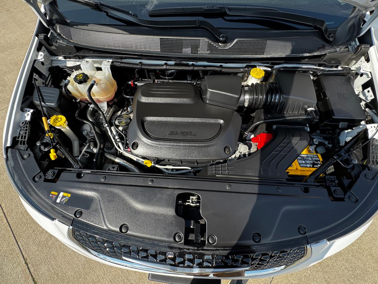 Chrysler Pacifica Touring L FWD 2024