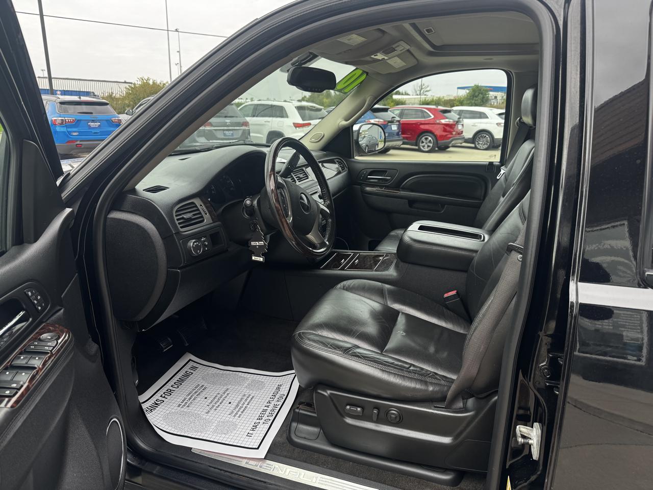 GMC Yukon AWD 4dr 1500 Denali 2010