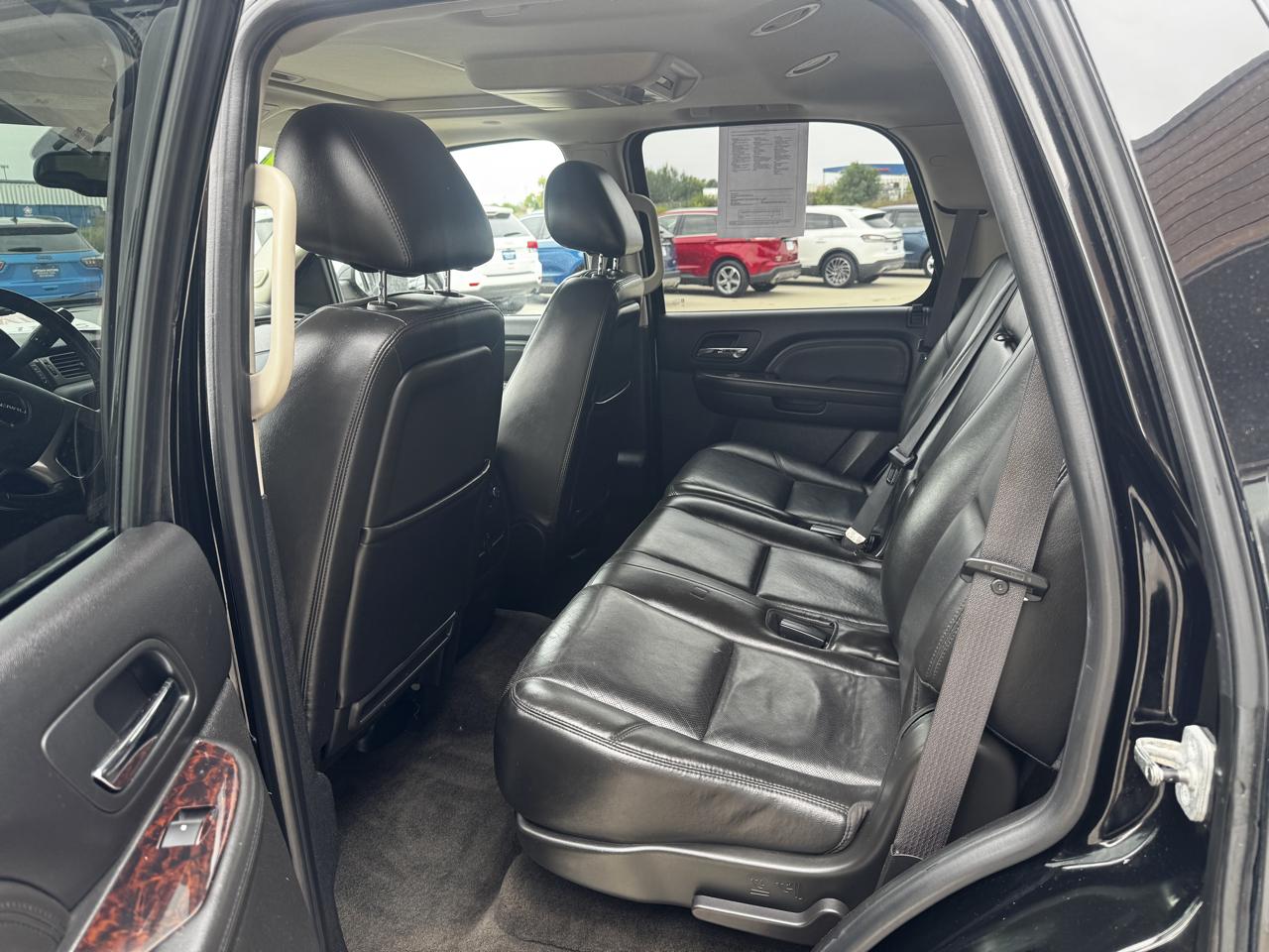 GMC Yukon AWD 4dr 1500 Denali 2010