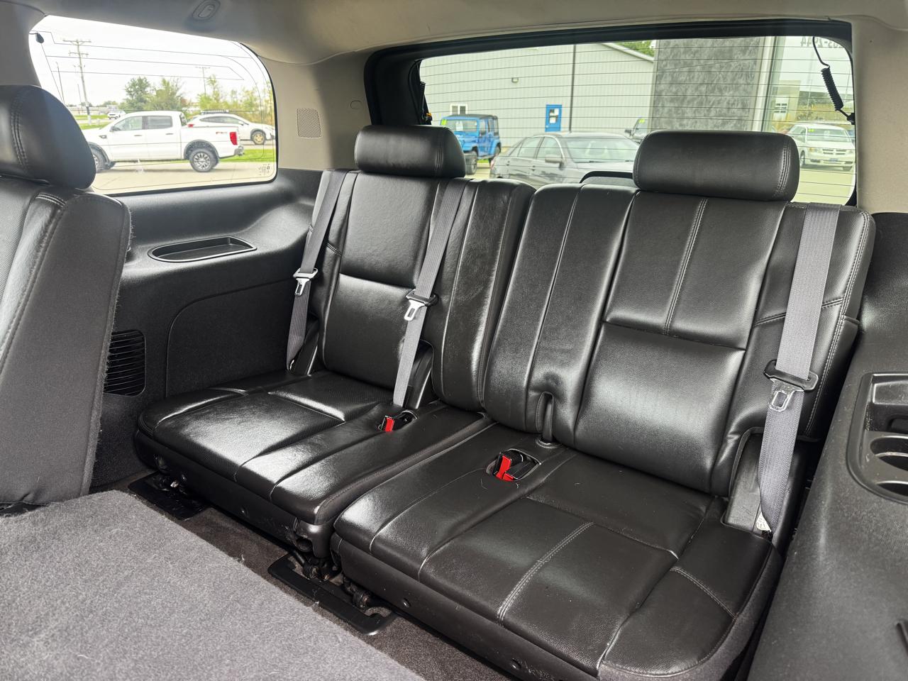 GMC Yukon AWD 4dr 1500 Denali 2010