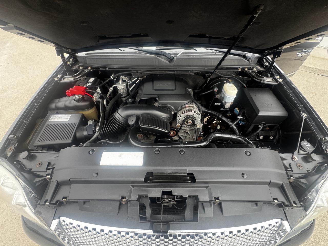 GMC Yukon AWD 4dr 1500 Denali 2010