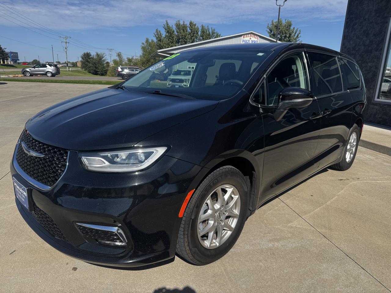 Chrysler Pacifica Touring L FWD 2023
