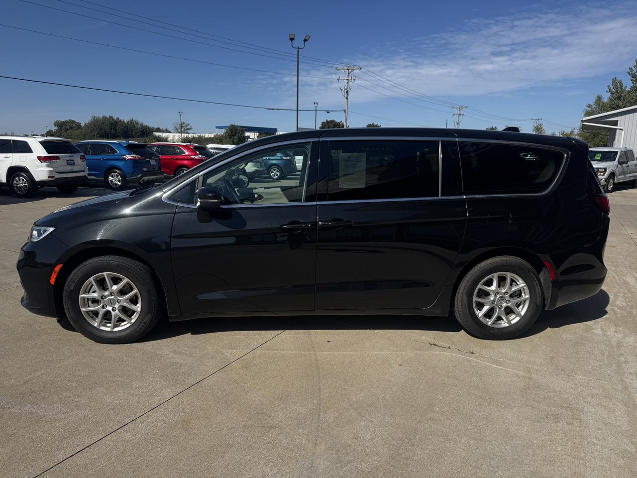 Chrysler Pacifica Touring L FWD 2023