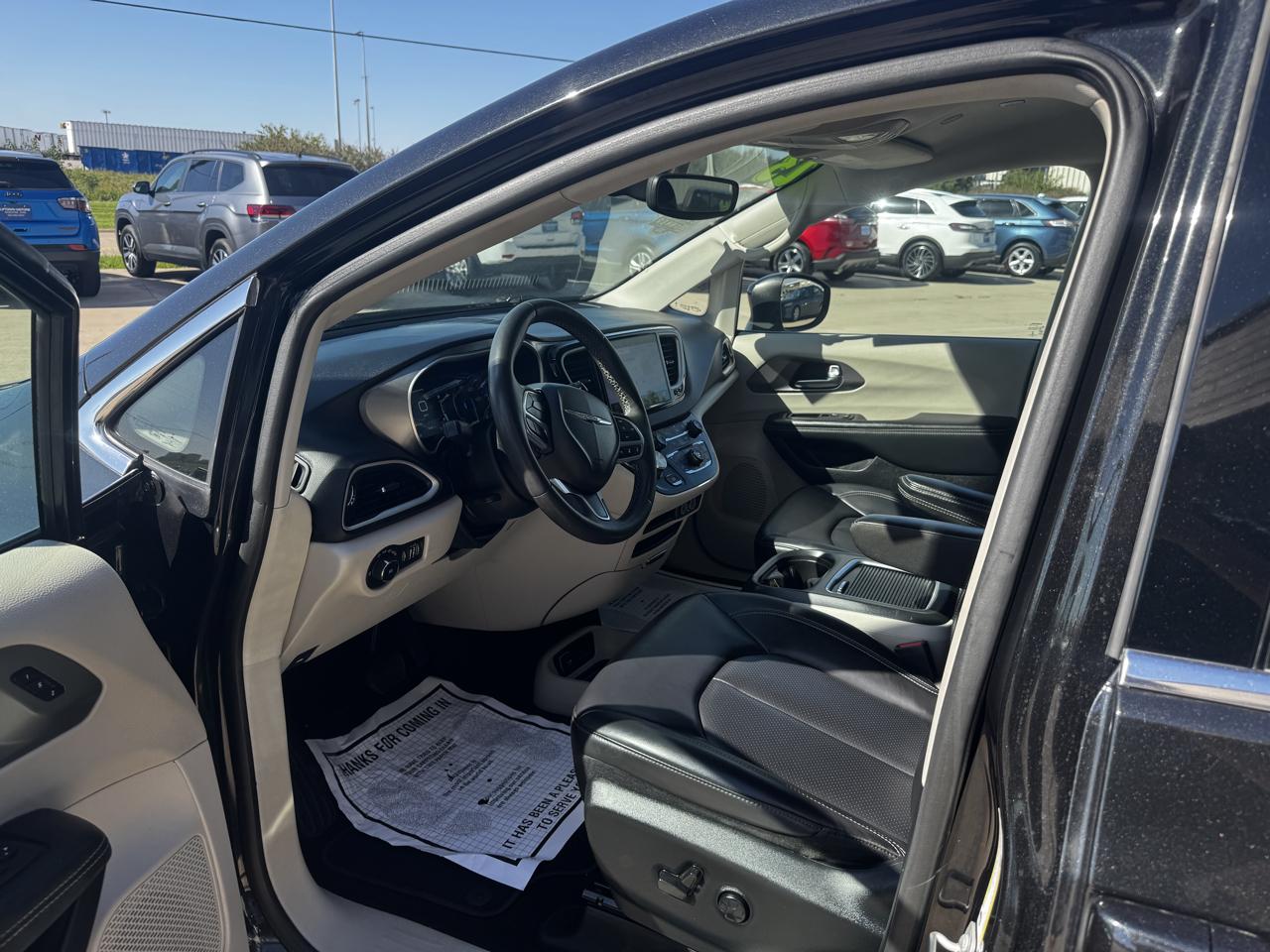 Chrysler Pacifica Touring L FWD 2023