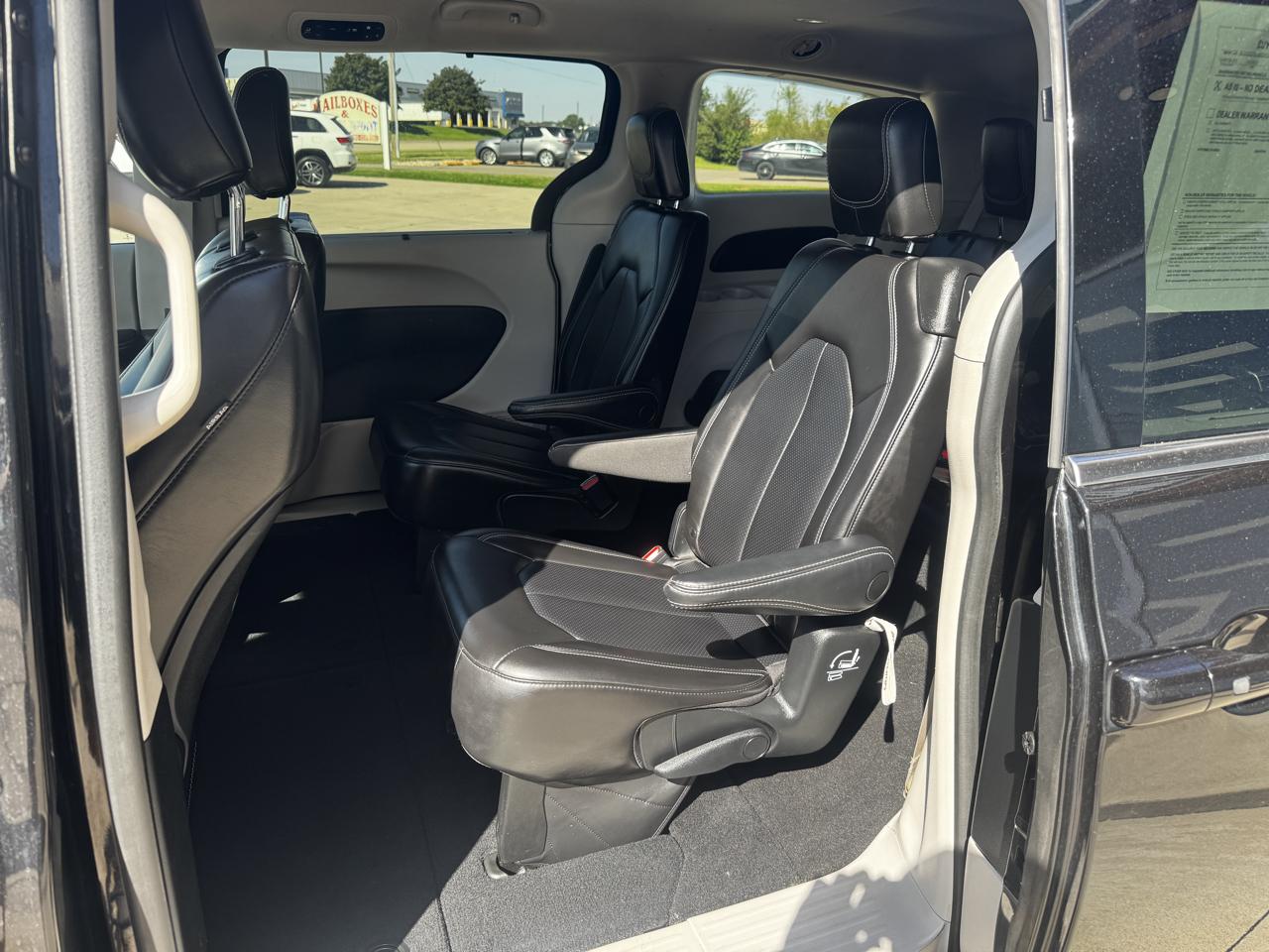 Chrysler Pacifica Touring L FWD 2023