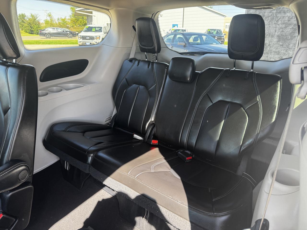 Chrysler Pacifica Touring L FWD 2023