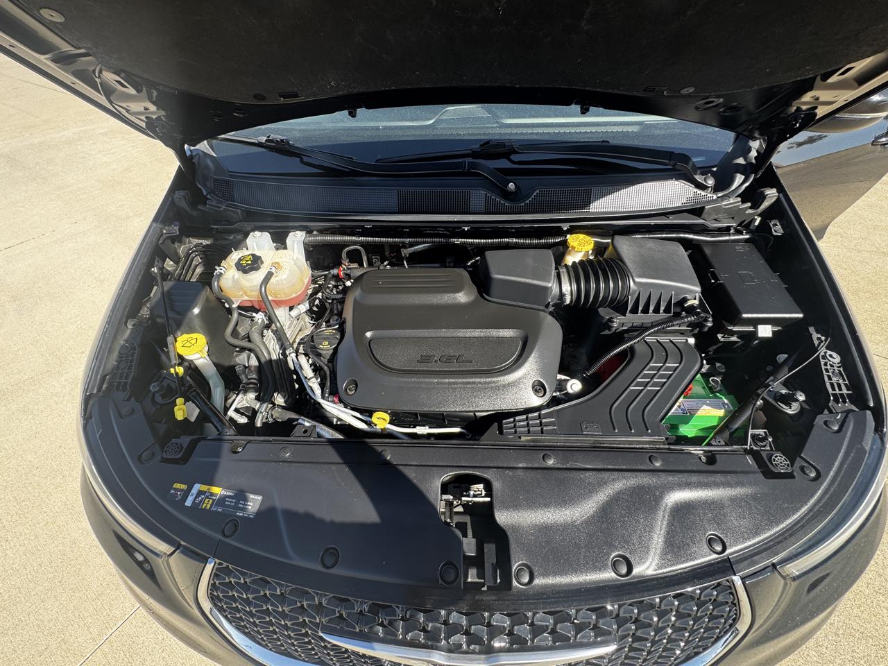 Chrysler Pacifica Touring L FWD 2023