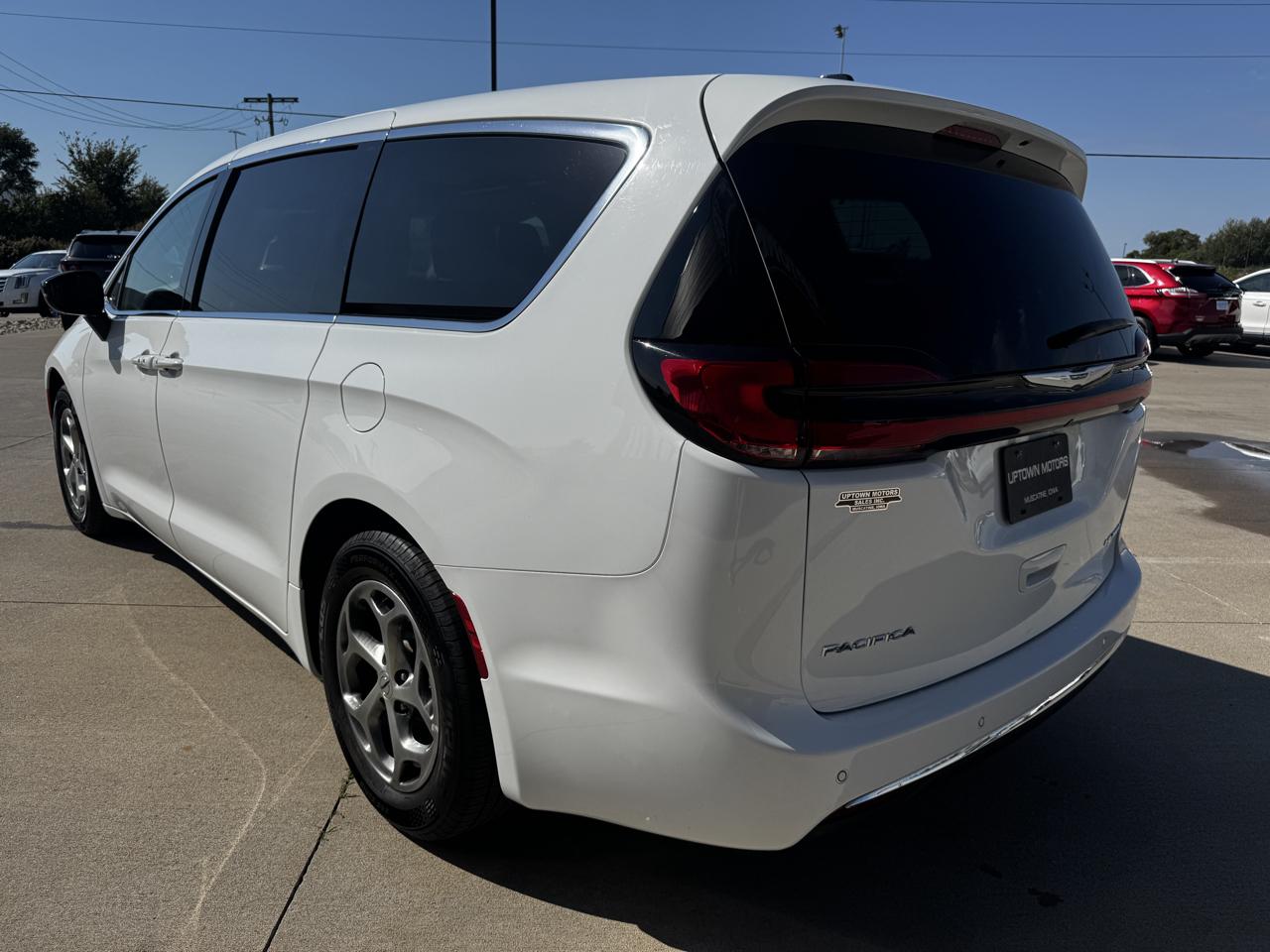 Chrysler Pacifica photo 5