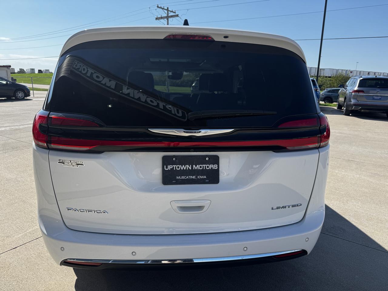 Chrysler Pacifica photo 6