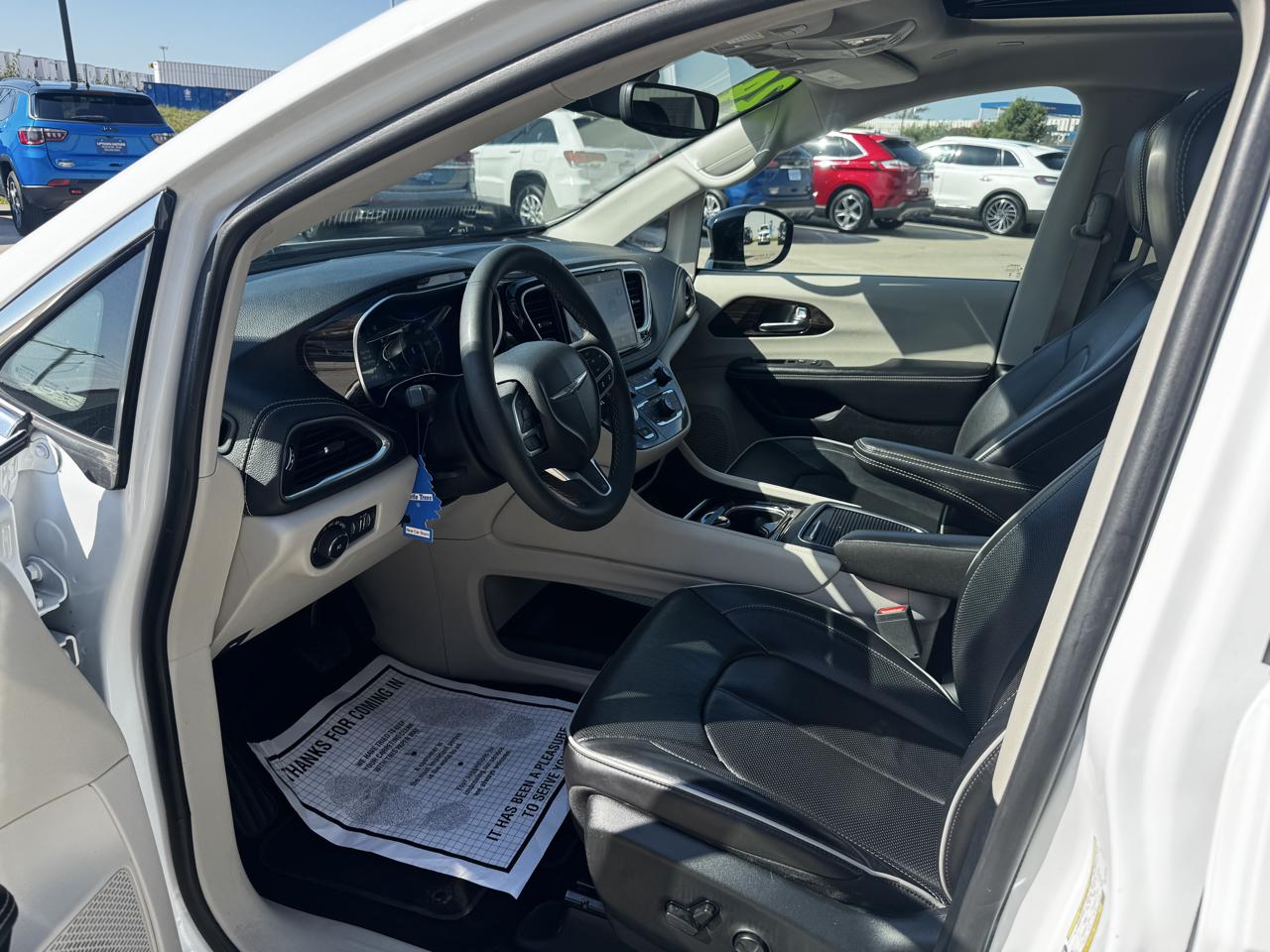 Chrysler Pacifica photo 9