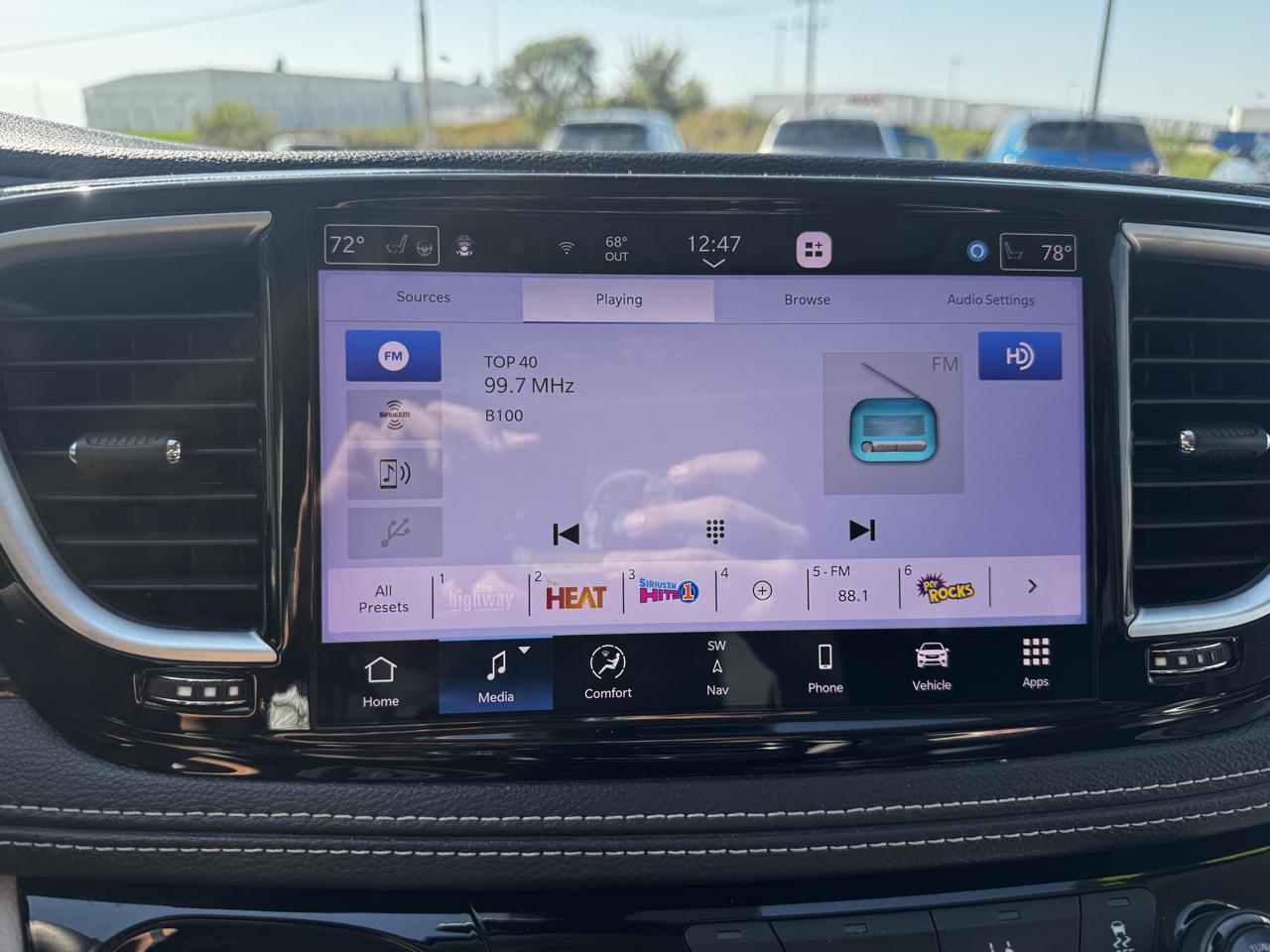 Chrysler Pacifica photo 13