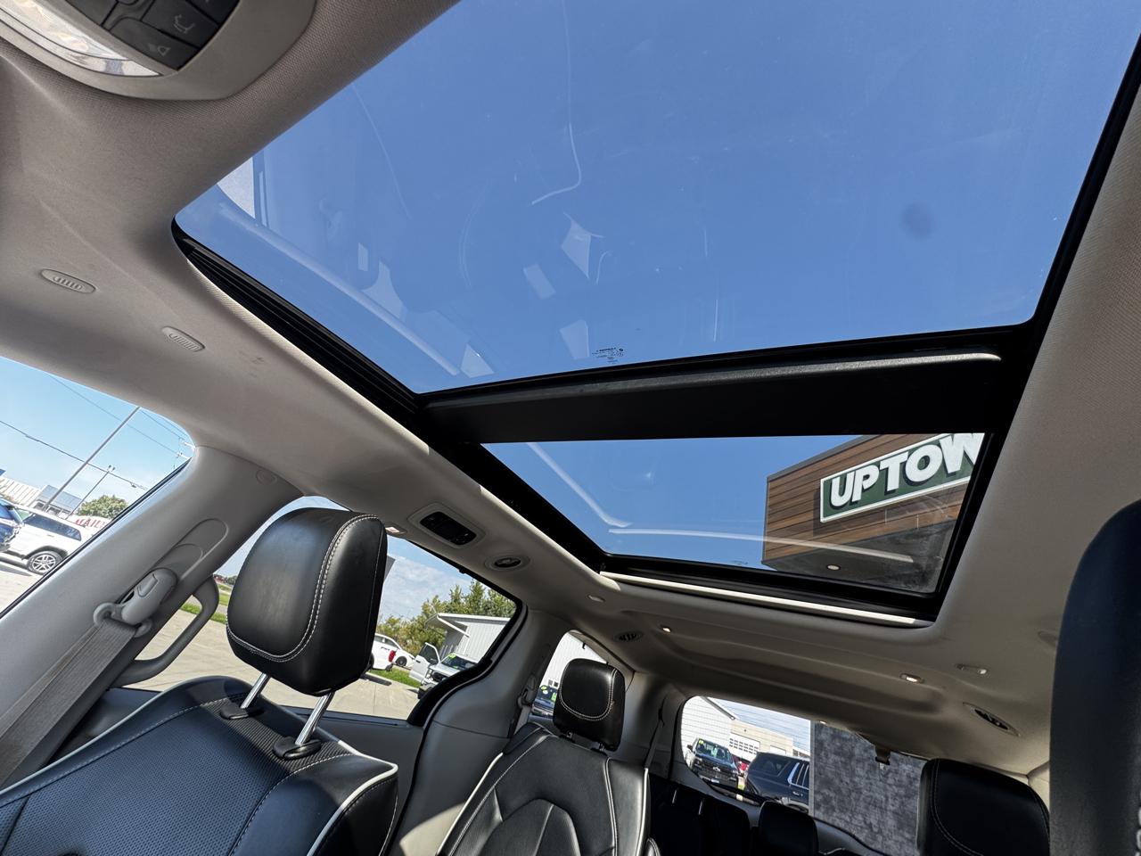 Chrysler Pacifica photo 15